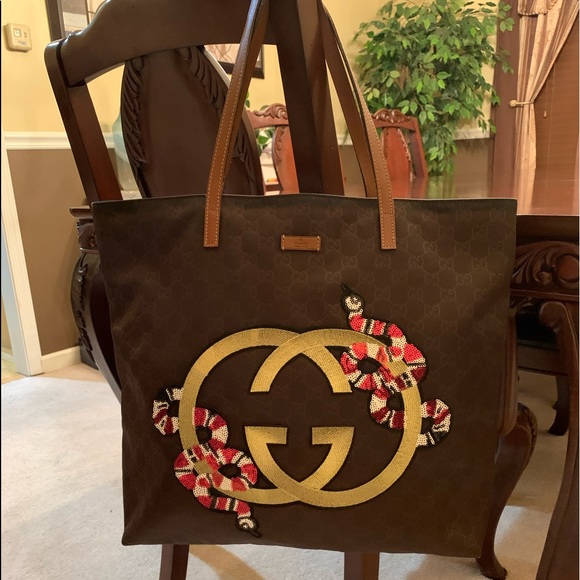 Gucci Handbags - Gucci Large Shoulder Bag  Brown Nylon🤎❤️🤎